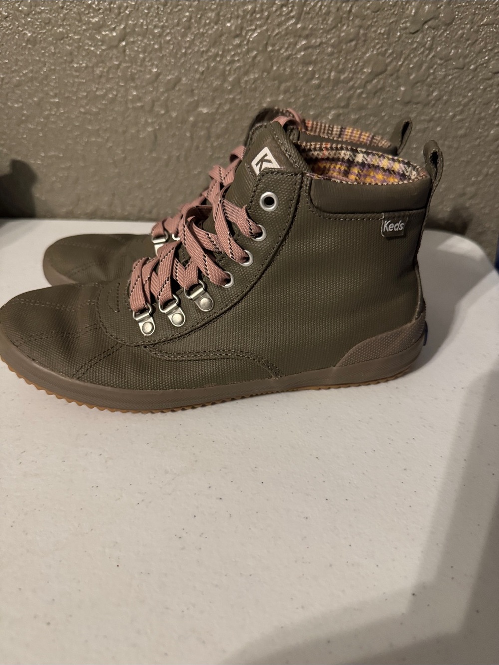 Keds woman’s Olive High-Top Boots with Pink Laces